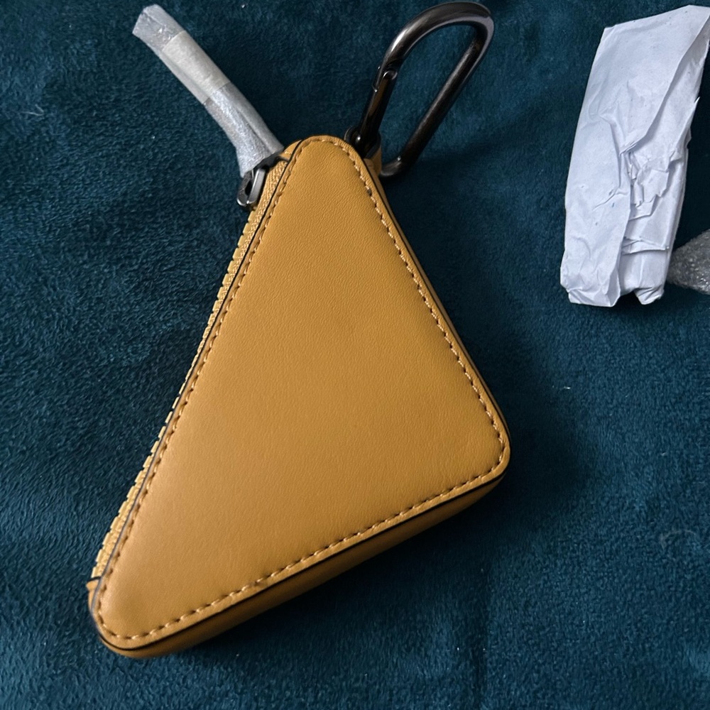 Triangular. Coin purse - Picture 3 of 3